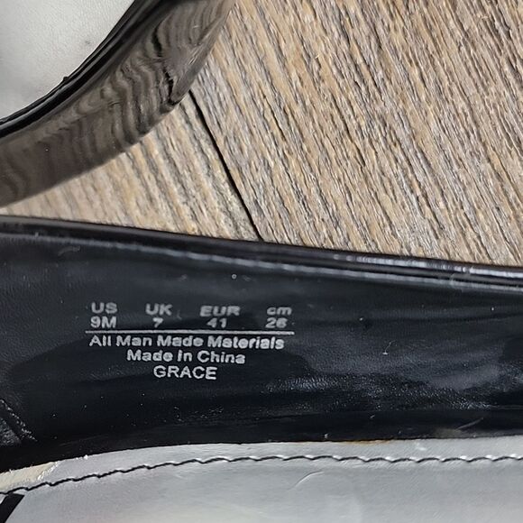 Fergaliscious by Fergie heeled pumps Size 9M - Picture 5 of 11